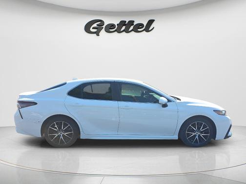 Ice Cap 2023 Toyota Camry SE