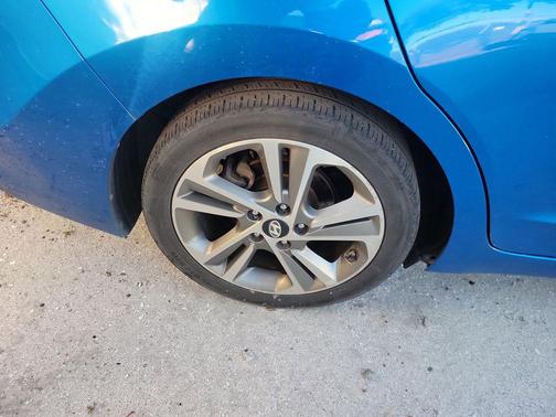 2017 Hyundai ELANTRA Limited