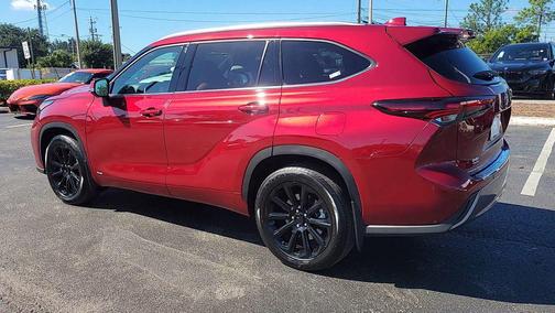 2025 Toyota Highlander Hybrid Platinum