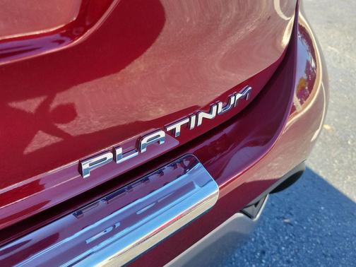 2025 Toyota Highlander Hybrid Platinum