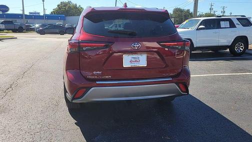 2025 Toyota Highlander Hybrid Platinum