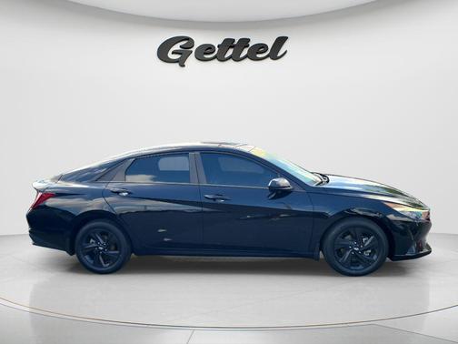 Phantom Black 2022 Hyundai ELANTRA SEL