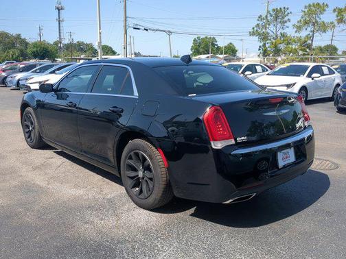 2023 Chrysler 300 Touring