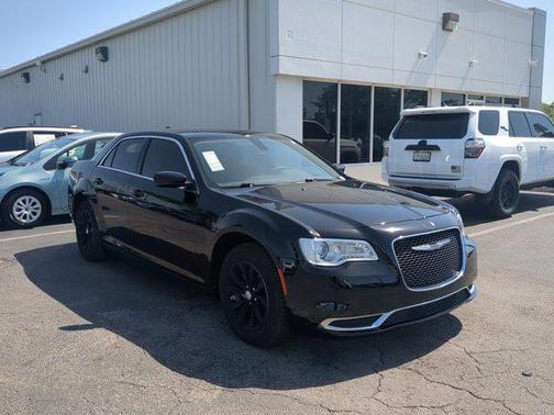 2023 Chrysler 300 Touring