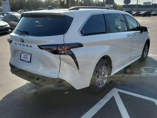 2025 Toyota Sienna XLE