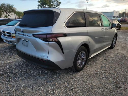 2024 Toyota Sienna XLE