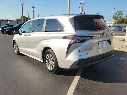 2024 Toyota Sienna XLE