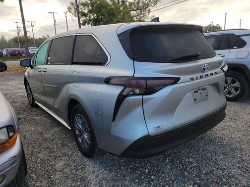 2024 Toyota Sienna XLE