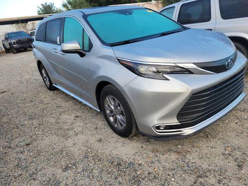 2024 Toyota Sienna XLE