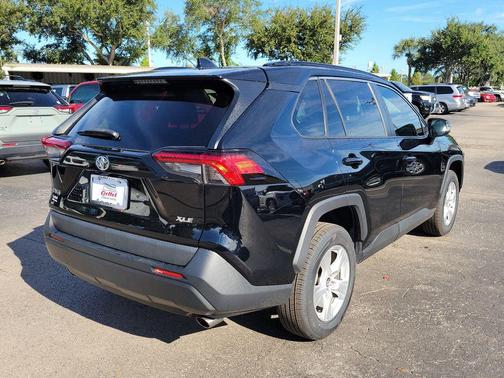 2020 Toyota RAV4 XLE