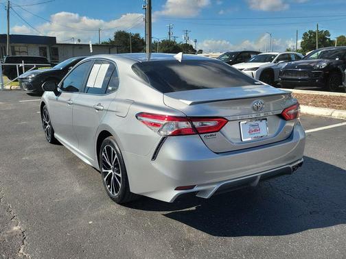 2020 Toyota Camry SE