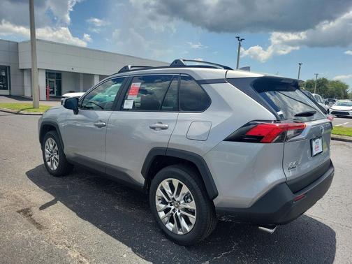 2025 Toyota RAV4 XLE Premium