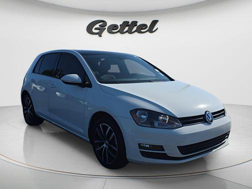 Pure White 2017 Volkswagen Golf TSI SE 4-Door