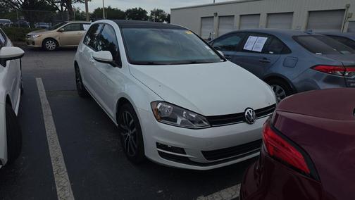 Pure White 2017 Volkswagen Golf TSI SE 4-Door