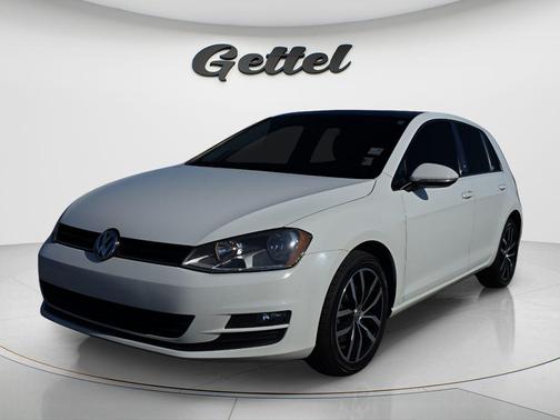 Pure White 2017 Volkswagen Golf TSI SE 4-Door