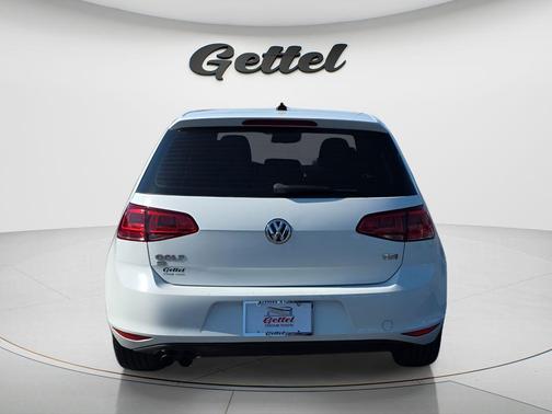 Pure White 2017 Volkswagen Golf TSI SE 4-Door