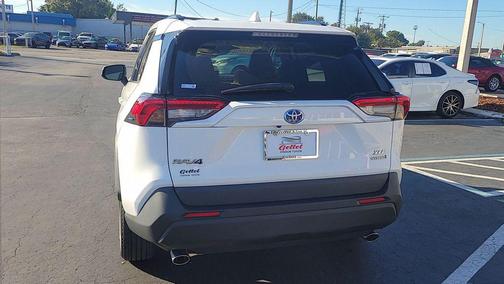 2022 Toyota RAV4 Hybrid XLE