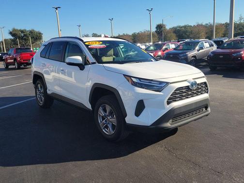 2022 Toyota RAV4 Hybrid XLE