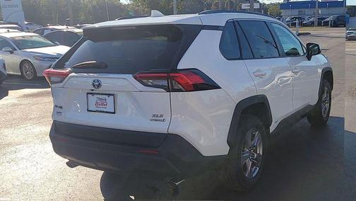 2022 Toyota RAV4 Hybrid XLE