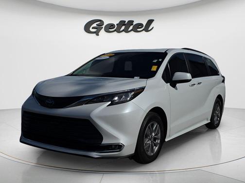 Wind Chill Pearl 2022 Toyota Sienna XLE