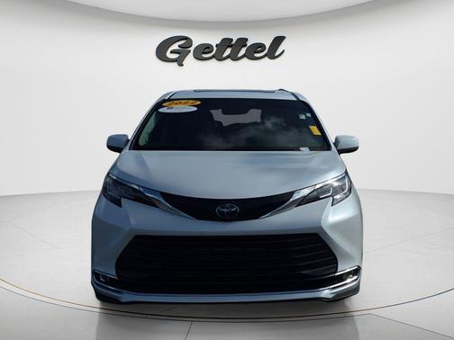 Wind Chill Pearl 2022 Toyota Sienna XLE