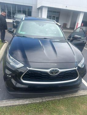 Midnight Black Metallic 2023 Toyota Highlander XLE