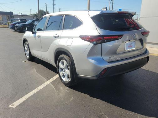 2025 Toyota Highlander LE