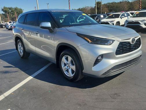 2025 Toyota Highlander LE