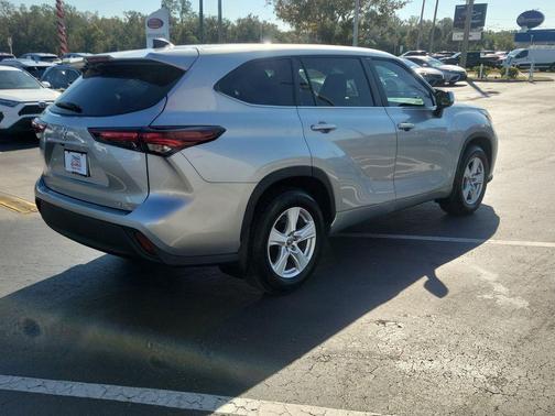 2025 Toyota Highlander LE