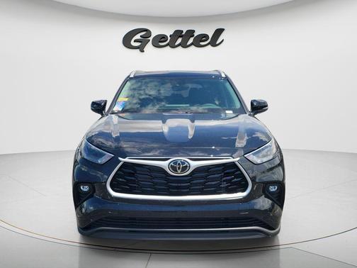 Midnight Black Metallic 2026 Toyota Highlander XLE