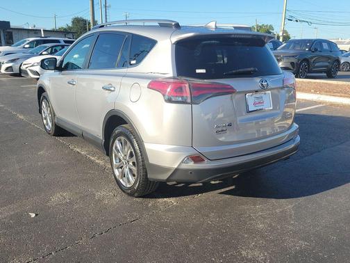 2017 Toyota RAV4 Hybrid SE