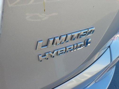 2017 Toyota RAV4 Hybrid SE