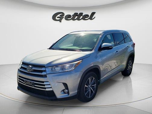 Celestial Silver Metallic 2017 Toyota Highlander XLE