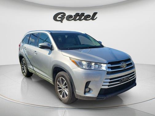 Celestial Silver Metallic 2017 Toyota Highlander XLE