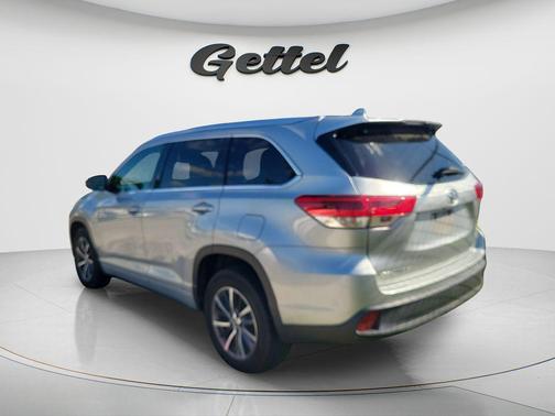 Celestial Silver Metallic 2017 Toyota Highlander XLE