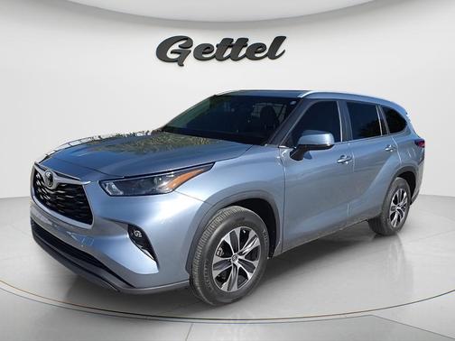 Moon Dust 2023 Toyota Highlander XLE