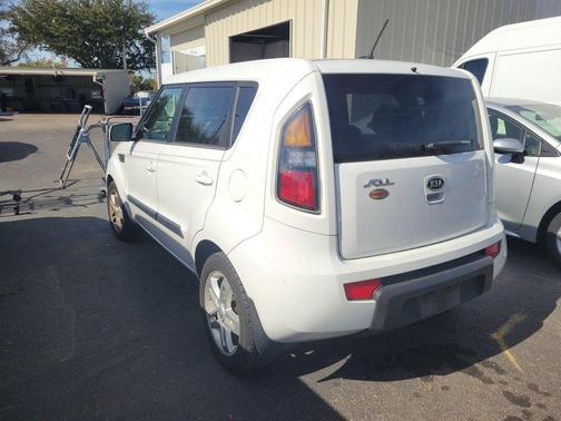2011 Kia Soul +