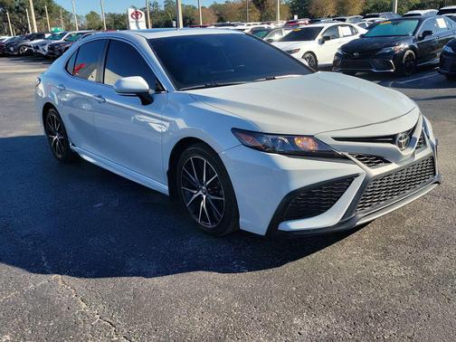 2022 Toyota Camry SE