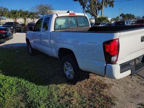2018 Toyota Tacoma SR