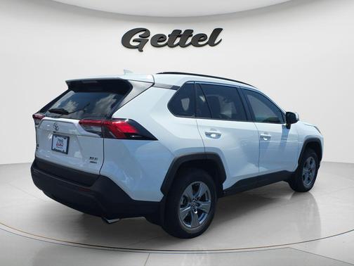 Ice Cap 2024 Toyota RAV4 XLE