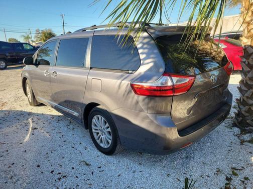 2017 Toyota Sienna XLE Premium