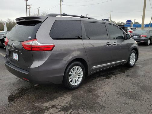 2017 Toyota Sienna XLE Premium