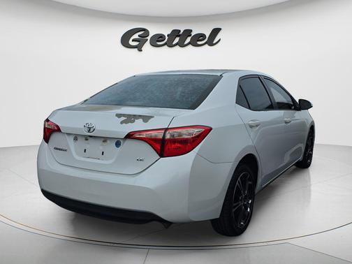 Blizzard Pearl 2017 Toyota Corolla LE