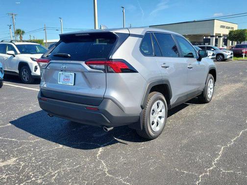 2025 Toyota RAV4 LE