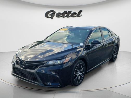 Midnight Black Metallic 2022 Toyota Camry SE