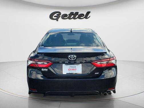 Midnight Black Metallic 2022 Toyota Camry SE