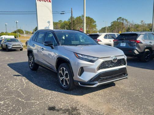 2025 Toyota RAV4 Hybrid SE