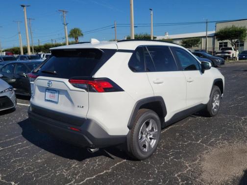 2025 Toyota RAV4 XLE