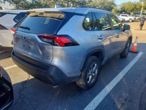 2022 Toyota RAV4 Hybrid XLE