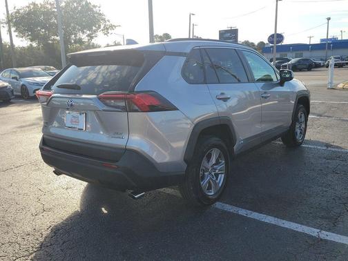 2022 Toyota RAV4 Hybrid XLE